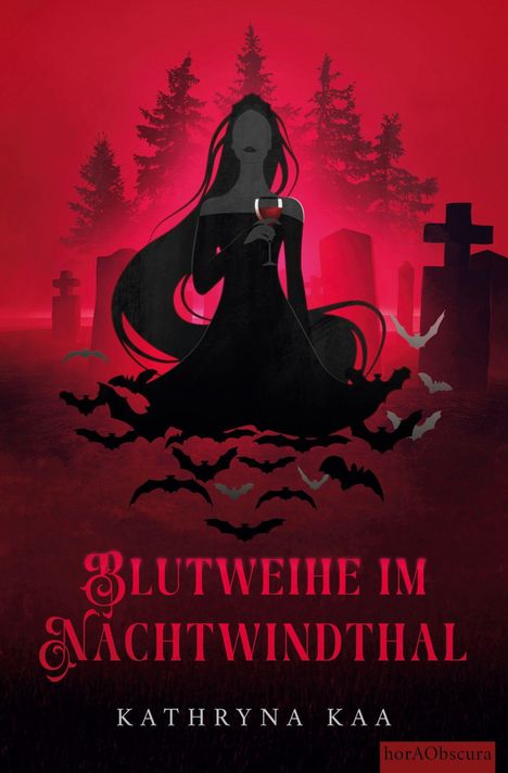 „BLUTWEIHE IM NACHTWINDTHAL“ und „KATHRYNA KAA“. Frau in Schwarz, roter Hintergrund, Fledermäuse, Grabsteine.