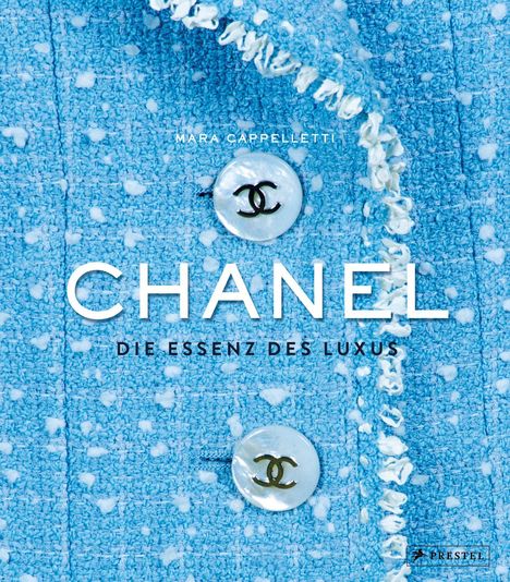 „CHANEL: Die Essenz des Luxus“ von Mara Cappelletti. Zwei Knöpfe auf blauem Tweed-Stoff, Logo mit zwei „C“.