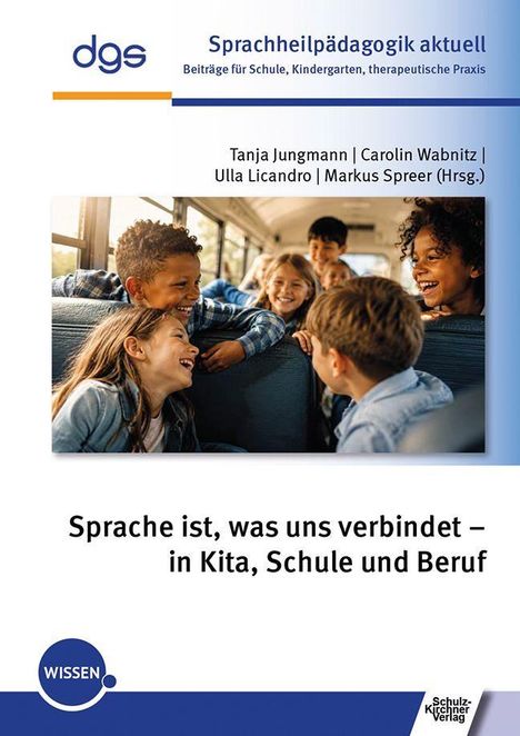 „Sprache ist, was uns verbindet – in Kita, Schule und Beruf.“ Kinder lachen gemeinsam in einem Bus.