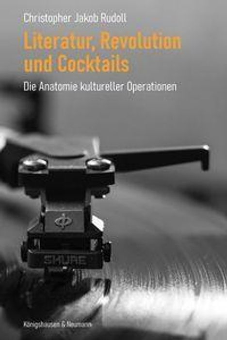 Titel: "Literatur, Revolution und Cocktails". Untertitel: "Die Anatomie kultureller Operationen". Nahaufnahme eines Plattenspielers.