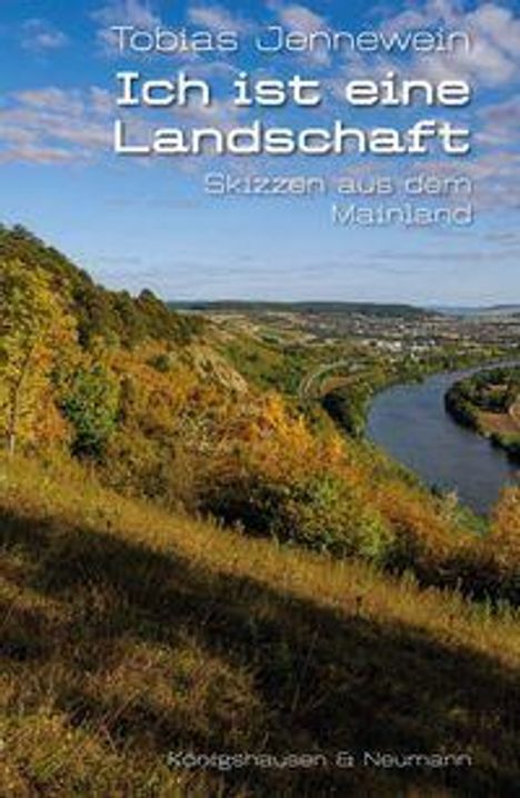 „Tobias Jannewein, Ich ist eine Landschaft, Skizzen aus dem Mainland“. Herbstliche Flusslandschaft mit Hügeln und Bäumen.