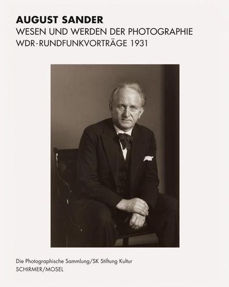 "August Sander, Wesen und Werden der Photographie, WDR-Rundfunkvorträge 1931" zeigt ein s/w-Porträt eines Mannes im Anzug.