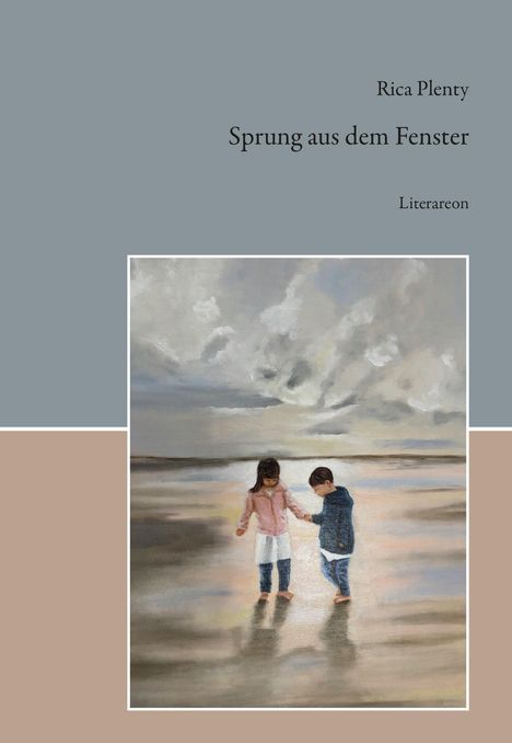 "Rica Plenty, Sprung aus dem Fenster, Literaeon." Zwei Kinder gehen Hand in Hand über einen Strand bei bewölktem Himmel.