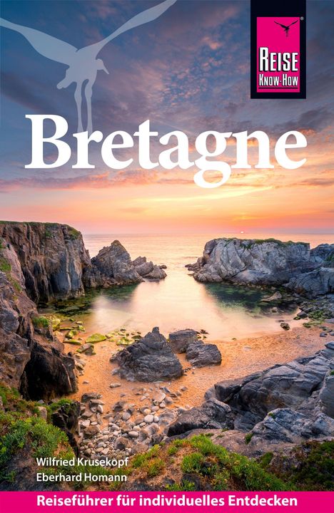 Text: "Bretagne", "Reiseführer für individuelles Entdecken". Küstenlandschaft bei Sonnenuntergang, felsiger Strand.