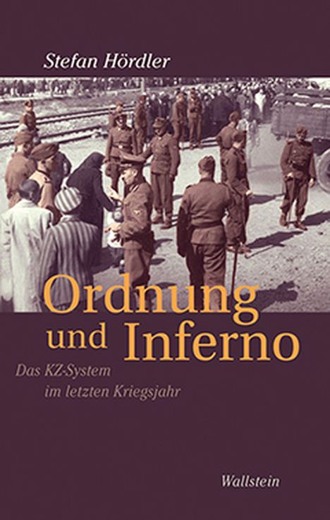 Text: "Stefan Hördler, Ordnung und Inferno. Das KZ-System im letzten Kriegsjahr, Wallstein."  
Foto: Soldaten und Zivilisten an Gleisen.