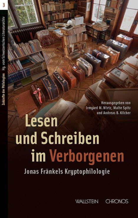 „Lesen und Schreiben im Verborgenen“ von Jonas Fränkel. Bibliothek mit alten Büchern, Koffern und Schriftstücken.