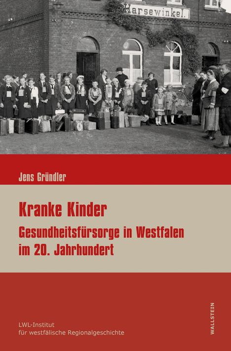 "Krank Kinder. Gesundheitsfürsorge in Westfalen im 20. Jahrhundert". Foto alter Backsteinbau mit Kindern und Koffern.