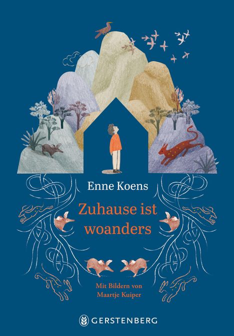 Der Text lautet: "Enne Koens Zuhause ist woanders. Mit Bildern von Maartje Kuiper." Illustrationen von Bergen, Tieren und einem Kind.