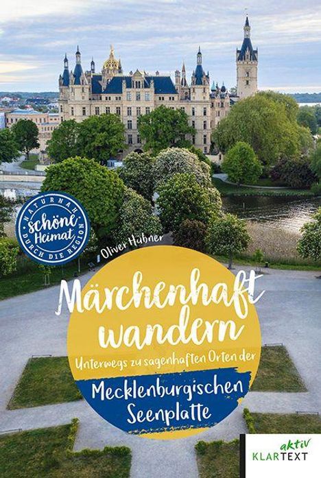 "Märchenhaft wandern: Unterwegs zu sagenhaften Orten der Mecklenburgischen Seenplatte." Logo mit Landschaftsszene.