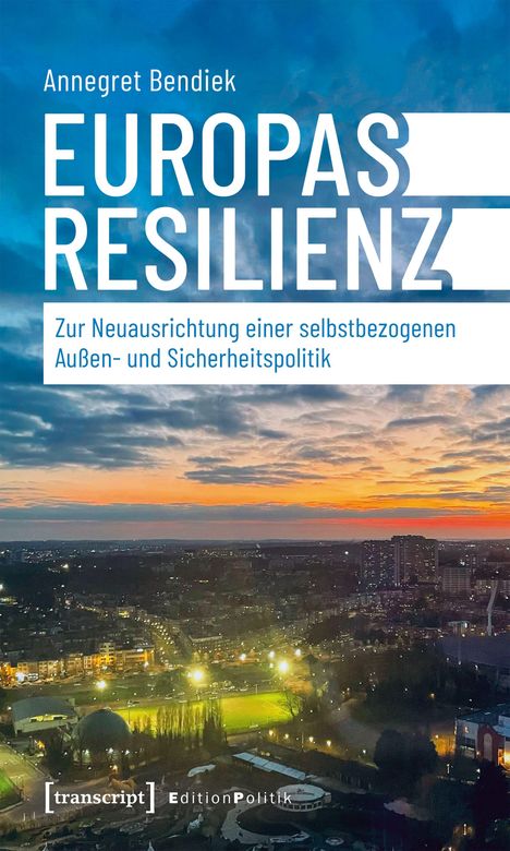 Der Titel "Europas Resilienz", Autor Annegret Bendiek. Darunter eine Stadtansicht bei Dämmerung mit hell erleuchteten Straßen.
