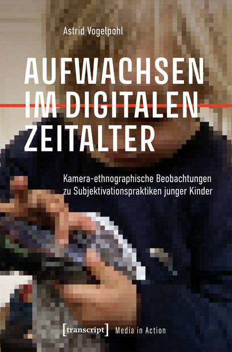 Text: "Aufwachsen im digitalen Zeitalter." Unscharfes Kind mit Gadgets. Möbel im Hintergrund.