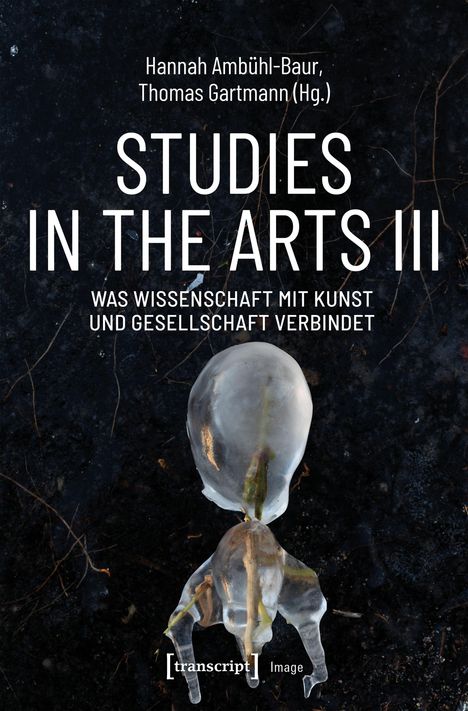 Text: "Studies in the Arts III: Was Wissenschaft mit Kunst und Gesellschaft verbindet." Eis umhüllt eine Pflanze auf dunklem Grund.