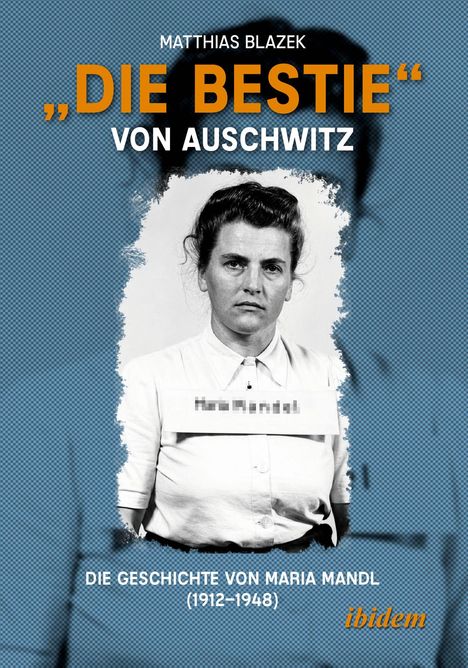 „Die Bestie“ von Auschwitz, MATTHIAS BLAZEK; Geschichte von Maria Mandl (1912–1948). Schwarz-weißes Porträt, Frau in Bluse.