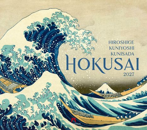 Texte: "HIROSHIGE KUNIYOSHI KUNISADA HOKUSAI 2027". Illustration einer großen Welle, Boote und Berg im Hintergrund.