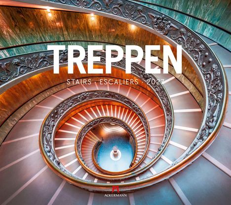 „TREPPEN · STAIRS · ESCALIERS · 2024“. Eine prachtvolle, spiralförmige Treppe mit kunstvoll verzierten Geländern.