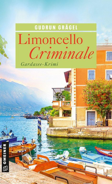 „Limoncello Criminale: Gardasee-Krimi“ von Gudrun Grägel. Mediterranes Seeufer mit Booten und bunten Häusern.