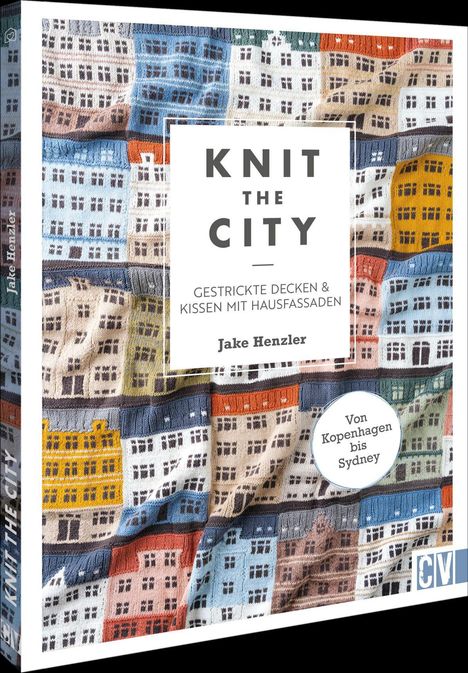 „KNIT THE CITY: Gestrickte Decken & Kissen mit Hausfassaden.“ Bunte Strickdecken zeigen Hausmuster.