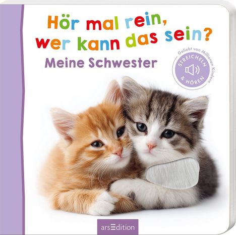 „Hör mal rein, wer kann das sein? Meine Schwester“. Zwei Kätzchen kuscheln dicht aneinander.