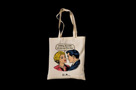 "Liebling, du weißt, ich reise nur First Class." Illustration eines Paars im Pop-Art-Stil auf einer Stofftasche.