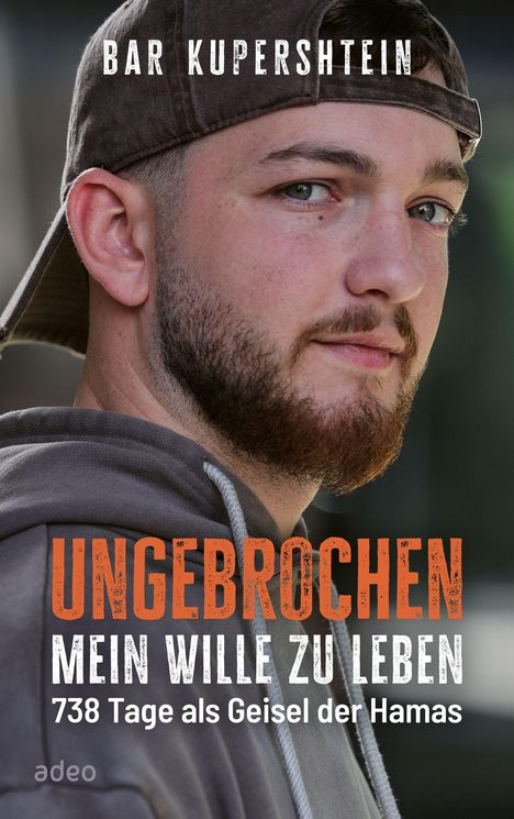 "UNBROKEN: Mein Wille zu Leben", 738 Tage als Geisel der Hamas. Porträt eines Mannes mit Bart und Kappe.