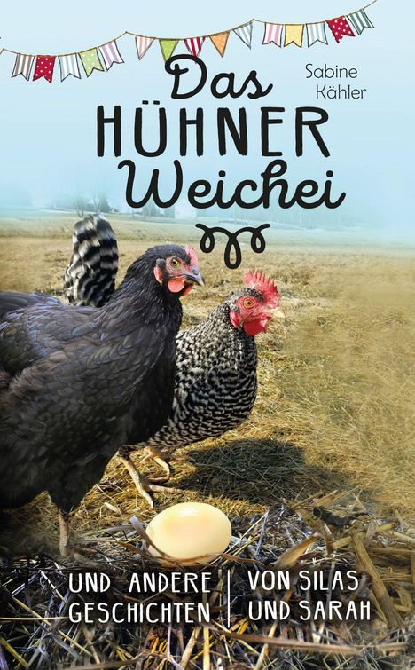 "Das Hühnerweichei", "Sabine Kähler". Zwei Hühner auf einer Wiese, im Vordergrund ein Ei, oben bunte Wimpel.