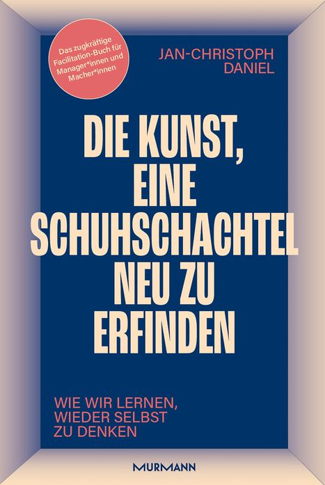 Titel: "DIE KUNST, EINE SCHUHSCHATEL NEU ZU ERFINDEN". Autor: JAN-CHRISTOPH DANIEL. Beige Schrift auf blauem Hintergrund.