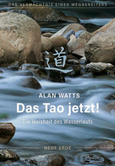 „Das Vermächtnis eines Wegbereiters. Das Tao jetzt! Die Weisheit des Wasserlaufs.“ Im Hintergrund fließt ein klarer Bach.