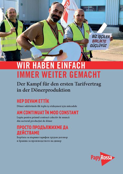 "Wir haben einfach immer weiter gemacht" steht oben. Männer in Warnwesten, einer hält ein Schild und ein anderer eine Trommel.