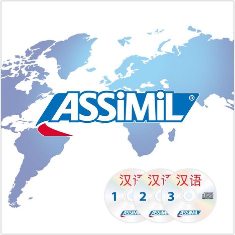 „ASSIMIL“ vor einer blauen Weltkarte. Drei CDs mit „1“, „2“, „3“ und chinesischem Text darunter.