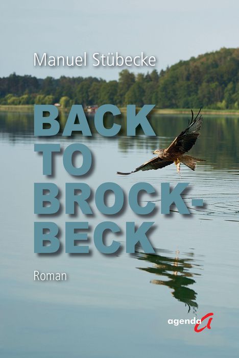 Text: "Manuel Stübecke, BACK TO BROCKBECK, Roman, agenda." Ein See mit fliegendem Vogel und bewaldetem Ufer.