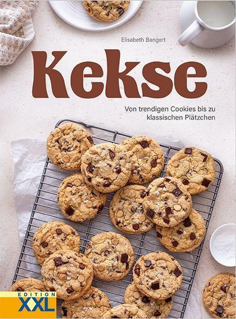 "Kekse. Von trendigen Cookies bis zu klassischen Plätzchen" steht über einem Gitter mit Schokoladenkeksen.