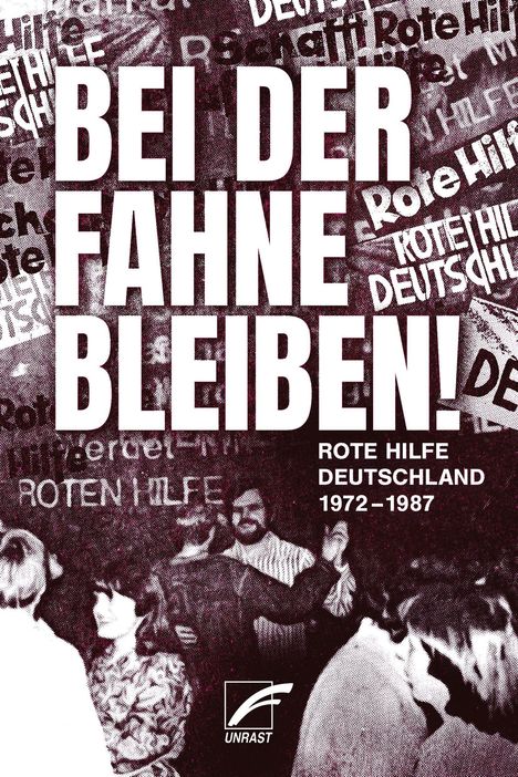 "BEI DER FAHNE BLEIBEN! ROTE HILFE DEUTSCHLAND 1972–1987" in großen Buchstaben. Menschen in einer dichten Menge.
