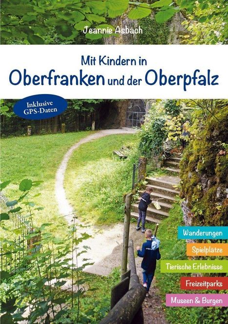 Buchcover: "Mit Kindern in Oberfranken und der Oberpfalz". Zwei Kinder auf einem Waldweg, umgeben von grünem Laub.
