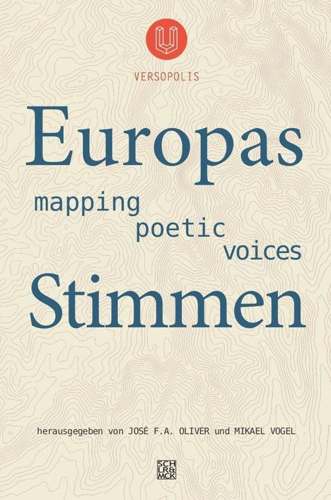 Text: “Versopolis, Europas Stimmen, mapping poetic voices, herausgegeben von JOSÉ F.A. OLIVER und MIKAEL VOGEL.”  
Hintergrund: Topographisches Muster. Oben: Rotes Logo.