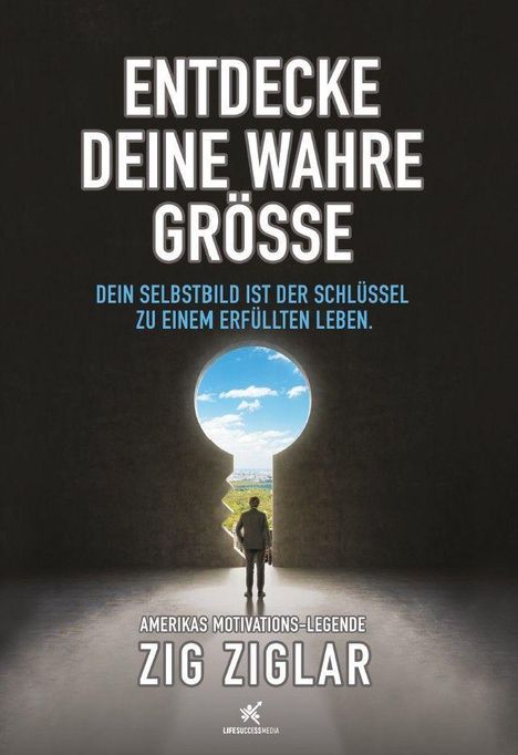 „ENTDECKE DEINE WAHRE GRÖSSE“ steht über einem Mann, der durch ein schlüssellochförmiges Tor ins Freie schaut.