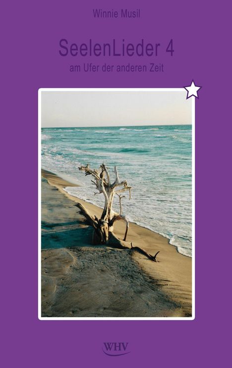 "SeelenLieder 4 - am Ufer der anderen Zeit" von Winnie Musil. Foto von Treibholz an einem Strand. Lila Hintergrund.