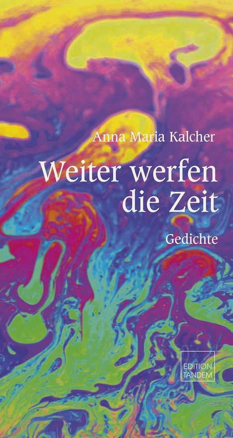 "Anna Maria Kalcher. Weiter werfen die Zeit. Gedichte. Edition Tandem." Bunte abstrakte Farbwirbel in Gelb, Lila und Blau.