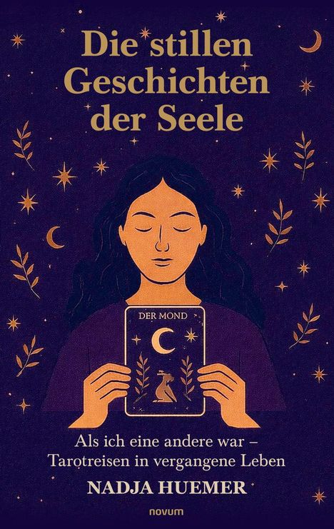 "Die stillen Geschichten der Seele." Illustration: Frau hält eine Karte mit dem Mond, umgeben von Sternen und Pflanzen.