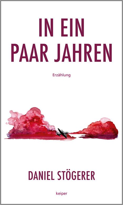 „IN EIN PAAR JAHREN“ oben, „Erzählung“, „DANIEL STÖGERER“ unten. Dazwischen rote Wolken, Silhouette eines Flugzeugs.