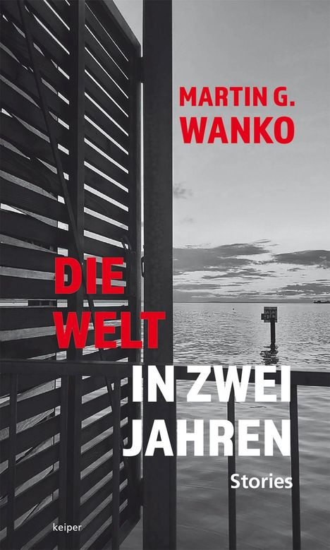 Text: "Martin G. Wanko. Die Welt in zwei Jahren. Stories." Schwarz-Weiß-Foto mit Geländer am Wasser und bewölktem Himmel.