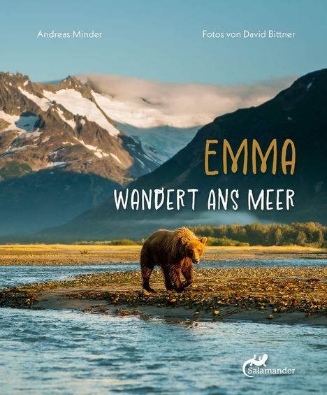Der Text "Emma wandert ans Meer". Eine Landschaftsszene mit einem Bären am Fluss vor schneebedeckten Bergen.
