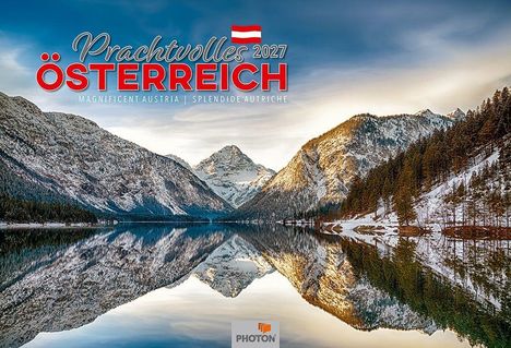 "Prachtvolles Österreich 2027" über einer malerischen Berglandschaft mit See und winterlichen Wäldern.