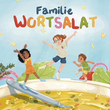 „Familie Wortsalat“ in bunten Buchstaben oben. Drei fröhliche Kinder spielen auf einer riesigen Schüssel Suppe.