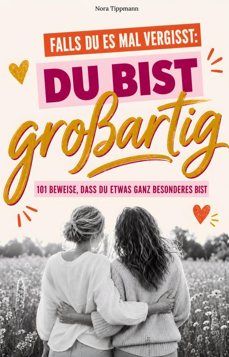 "Falls du es mal vergisst: Du bist großartig." Zwei Menschen umarmen sich in einem blühenden Feld.
