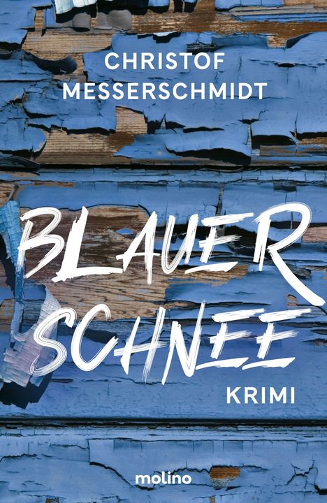 "CHRISTOF MESSERSCHMIDT, BLAUER SCHNEE, KRIMI." Der Hintergrund zeigt blau abgeblätterte Farbe auf Holz.