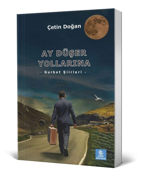 „Çetin Doğan, Ay Düşer Yollarına, Gurbet Şiirleri“. Ein Mann mit Koffer auf Straße, Vollmond, Vögel im Himmel.