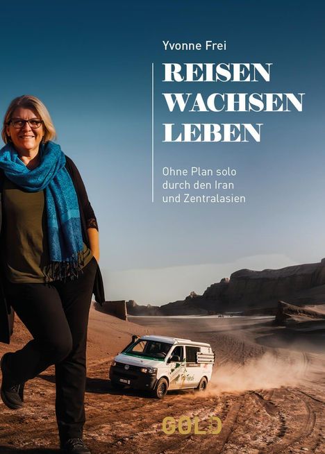 Buchtitel oben: "Reisen Wachsen Leben". Frau in Wüste, lächelnd. Ein Auto fährt durch sandige Landschaft.