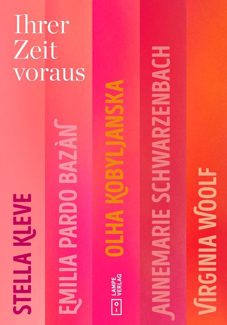 "Ihrer Zeit voraus" in weißer Schrift auf rosa Hintergrund. Vertikale Namen: Stella Kleve, Emilia Pardo Bazán, Olha Kobylianska, Annemarie Schwarzenbach, Virginia Woolf.