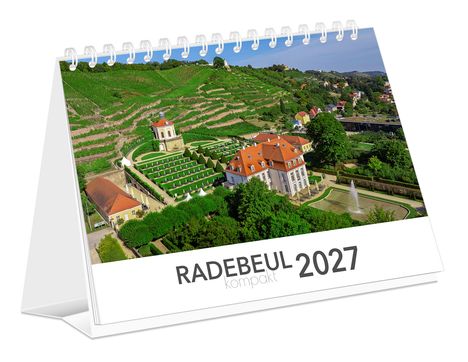 „RADEBEUL kompakt 2027“ steht unter einem Luftbild einer Villa, umgeben von Weinbergen und Gärten.