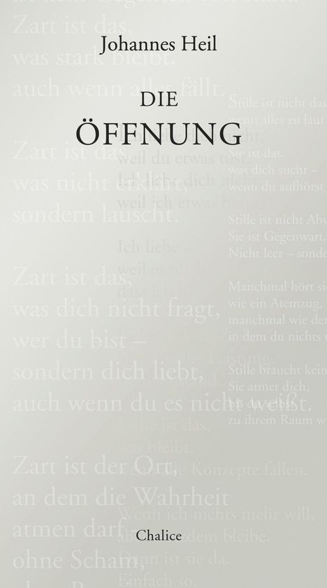 "Johannes Heil, DIE ÖFFNUNG, Chalice" in schwarzer Schrift auf hellem Hintergrund. Verblasste Texte im Hintergrund.